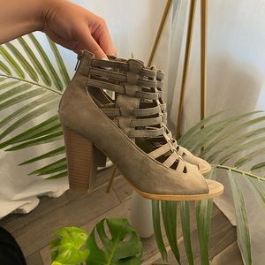 Strappy Heeled Sandal (Olive Green)